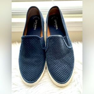 Sperry canvas shoes